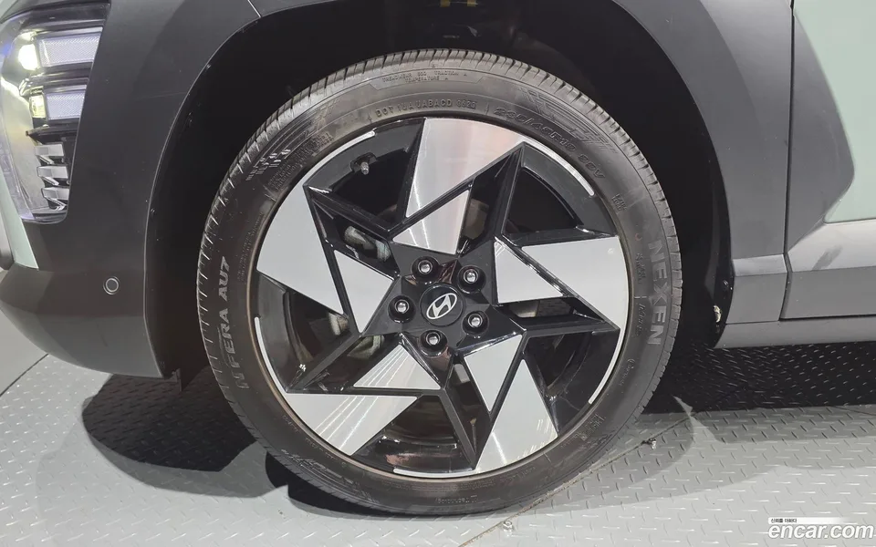 Hyundai Kona 1.6 4WD 2023 — миниатюра 2