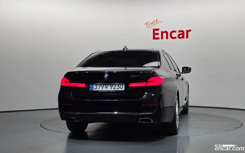BMW 5 Series 520i 2022 — миниатюра 4