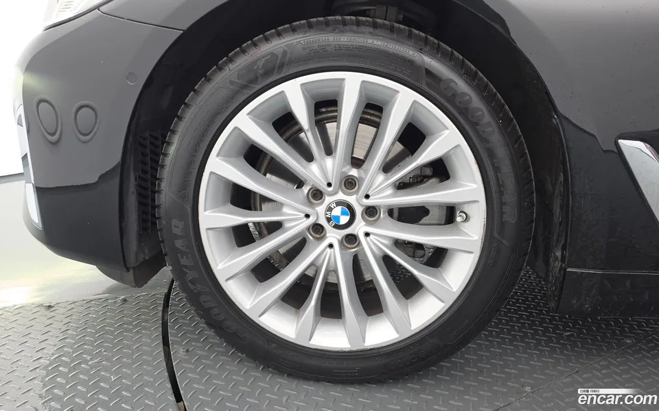 BMW 5 Series 520i 2022 — миниатюра 5