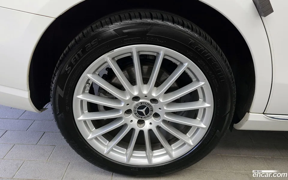 Mercedes-Benz E-Class E220d 4MATIC 2023 — миниатюра 2