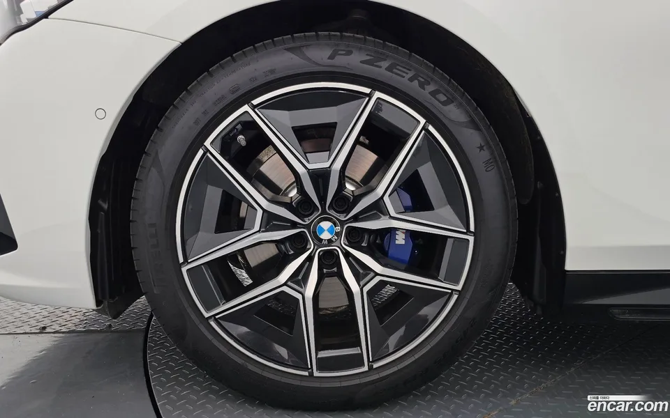 BMW 5 Series 523d M 2025 — миниатюра 5