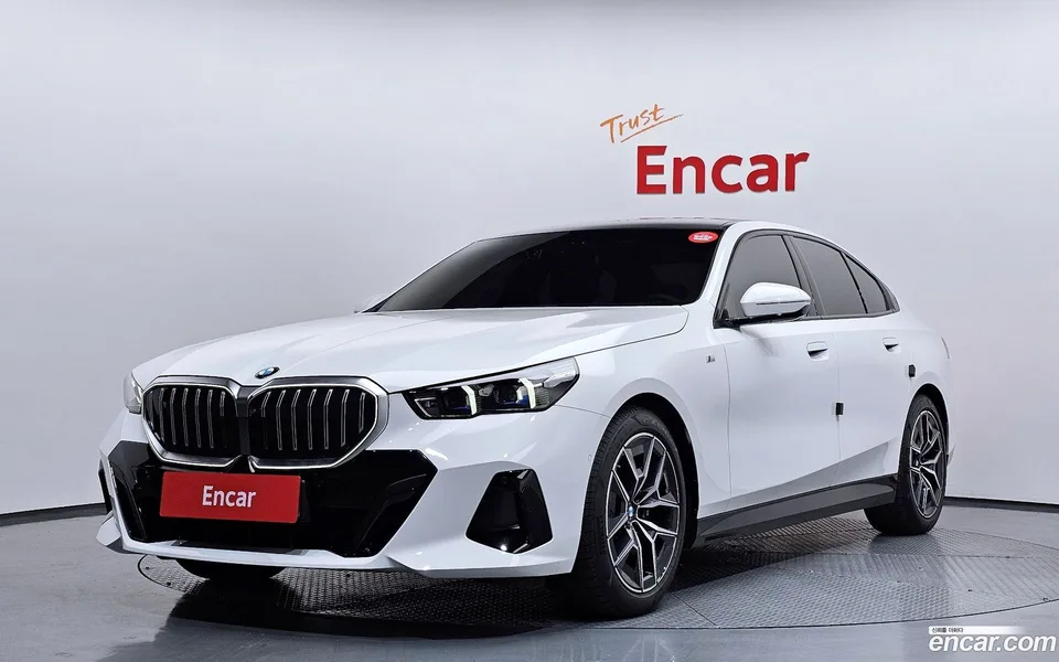 BMW 5 Series 523d M 2025 — фото 1, купить с доставкой в Москву