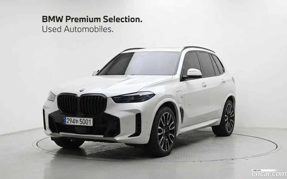 BMW X5 xDrive 50e M 2024 — фото 1, купить с доставкой в Москву