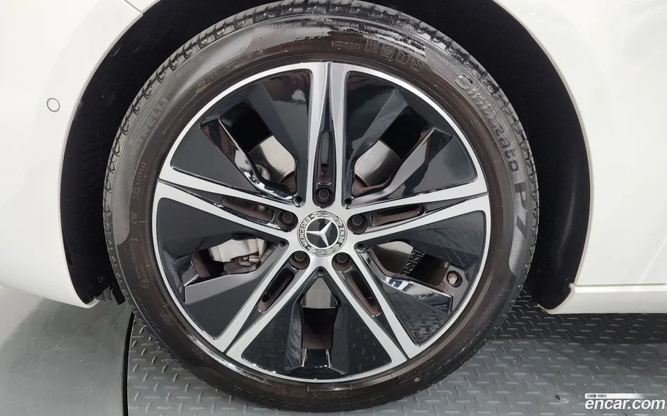 Mercedes-Benz A-Class A220 2024 — миниатюра 2