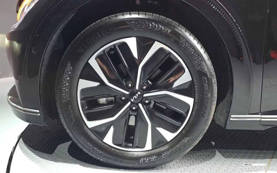 Kia EV6 2023 — миниатюра 2