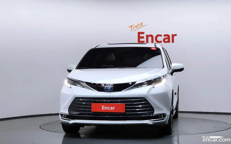 Toyota Sienna 2.5 2WD 2025 — миниатюра 3