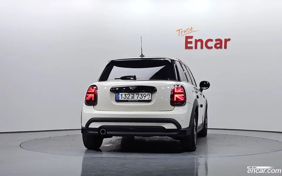 MINI Cooper 5 2022 — миниатюра 4