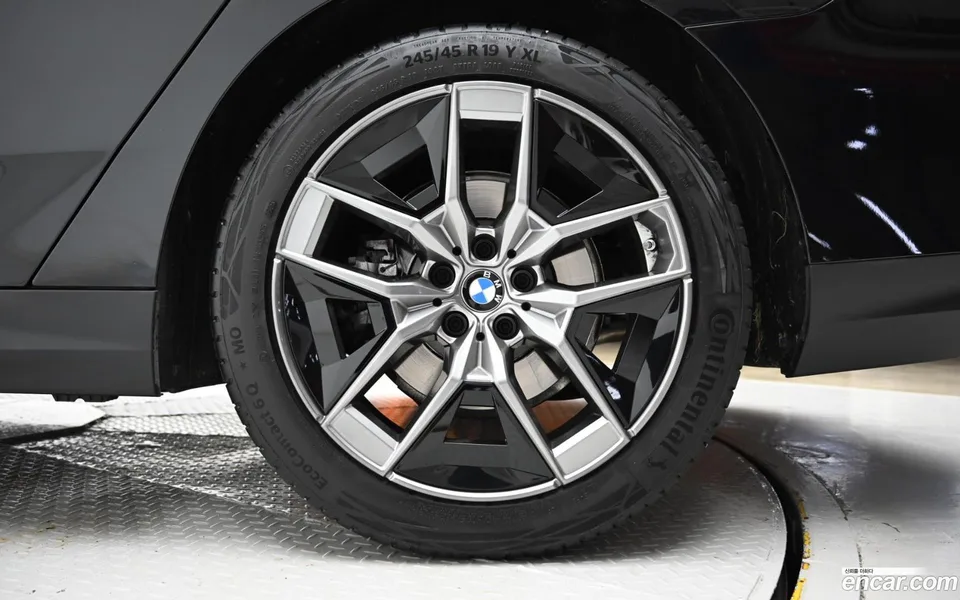 BMW 5 Series 520i 2025 — миниатюра 5