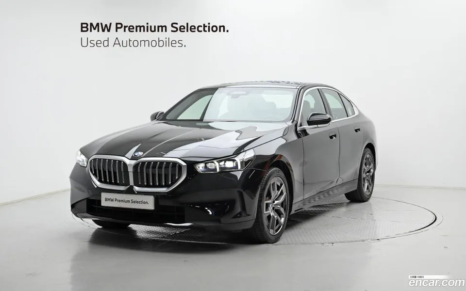 BMW 5 Series 520i 2025 — фото 1, купить с доставкой в Москву
