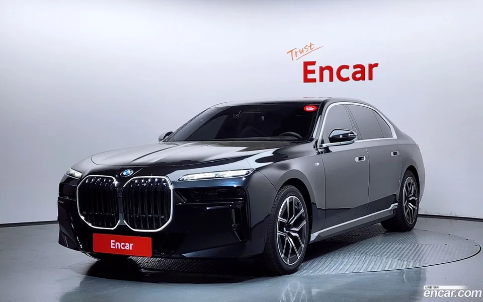 BMW 7 Series 740i xDrive M 2025 — фото 1, купить с доставкой в Москву