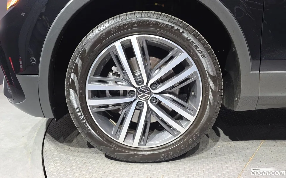 Volkswagen Tiguan Allspace 2.0 TSI 2023 — миниатюра 2