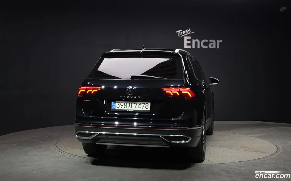 Volkswagen Tiguan Allspace 2.0 TSI 2023 — миниатюра 4