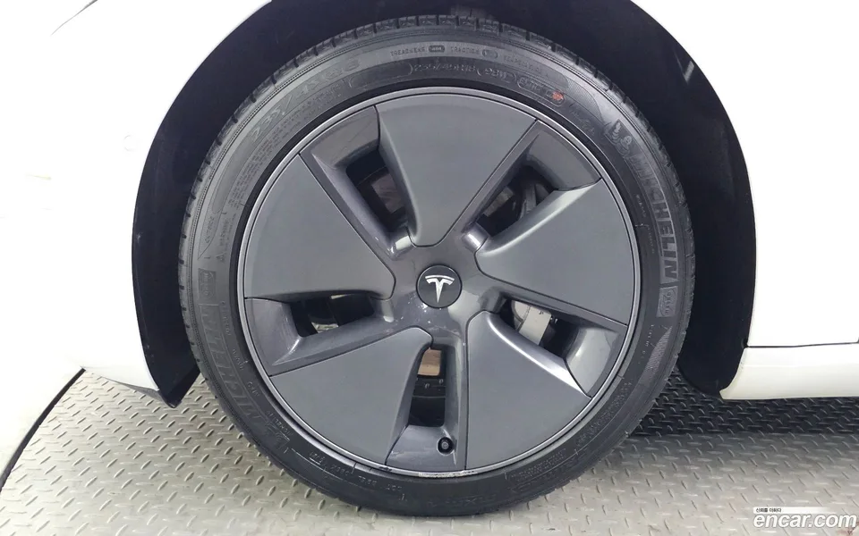 Tesla Model 3 RWD 2022 — миниатюра 5