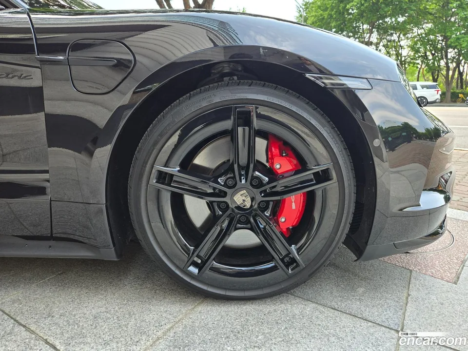 Porsche Taycan GTS 2025 — миниатюра 2