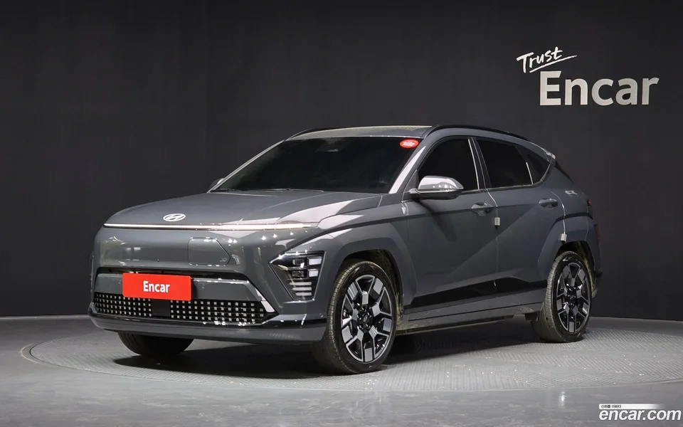 Hyundai Kona Electric 2023 — фото 1, купить с доставкой в Москву