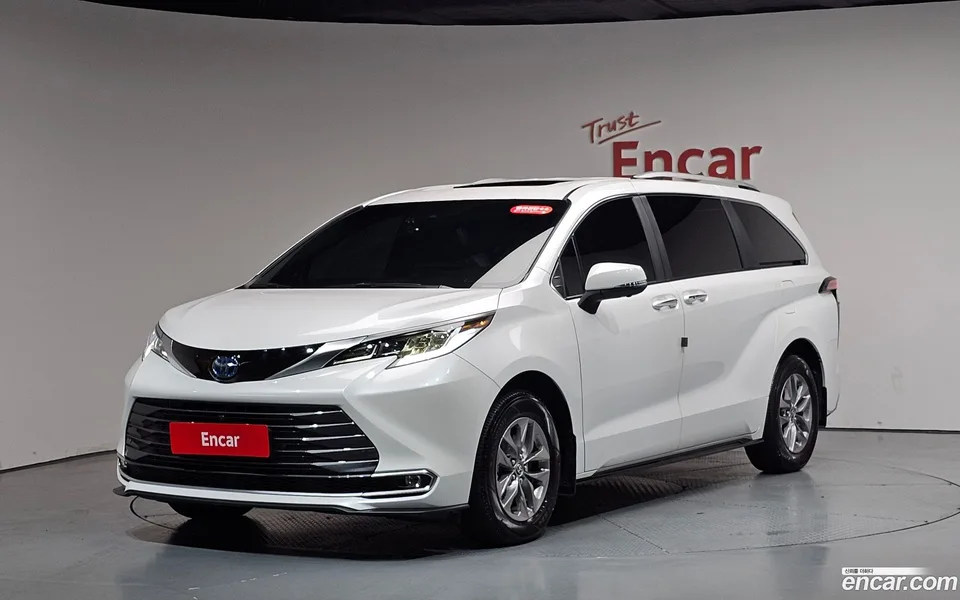 Toyota Sienna 2.5 AWD 2025 — фото 1, купить с доставкой в Москву