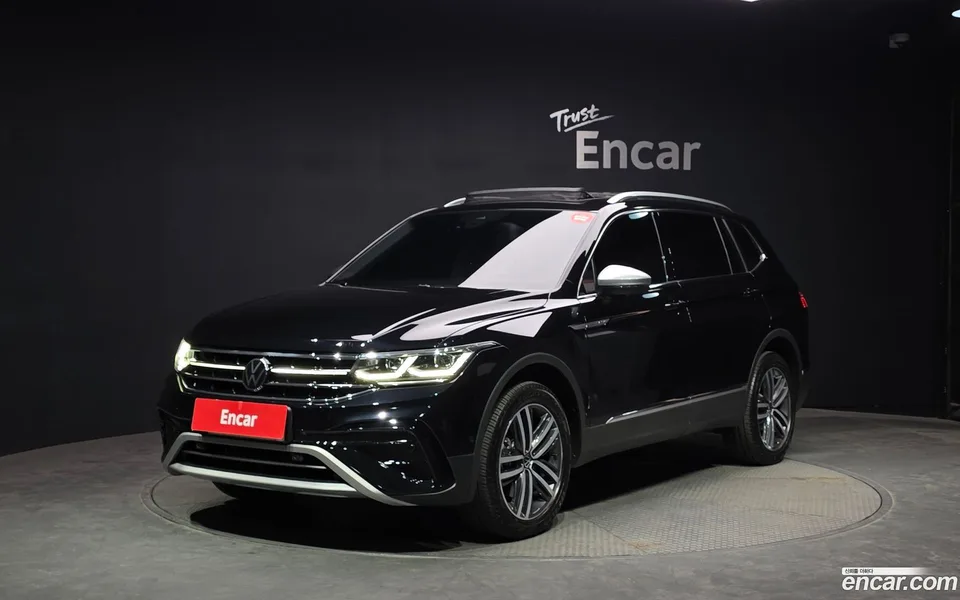 Volkswagen Tiguan Allspace 2.0 TSI 2023 — фото 1, купить с доставкой в Москву