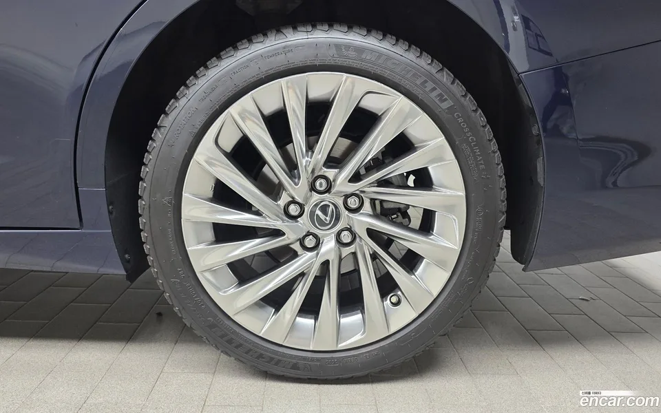 Lexus ES 300h 2023 — миниатюра 5