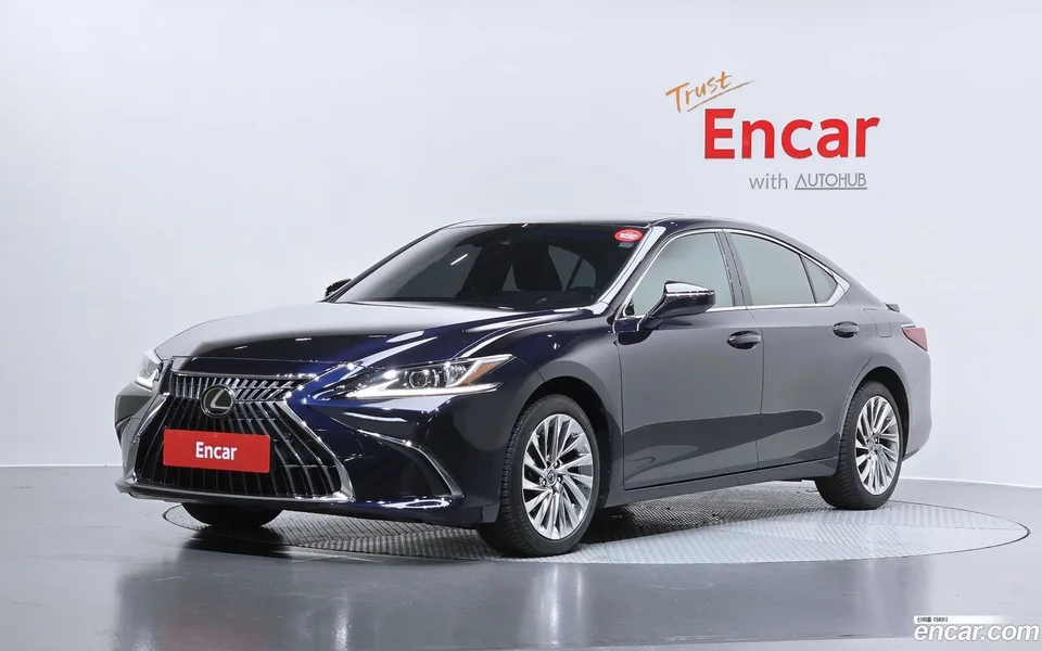 Lexus ES 300h 2023 — фото 1, купить с доставкой в Москву