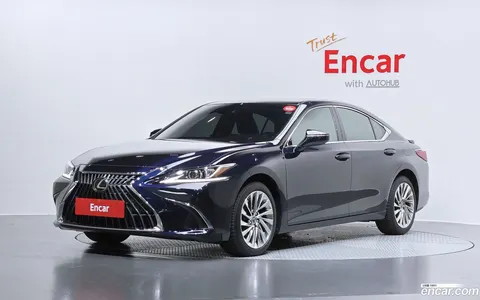 Lexus ES 300h 2023 купить в Москве