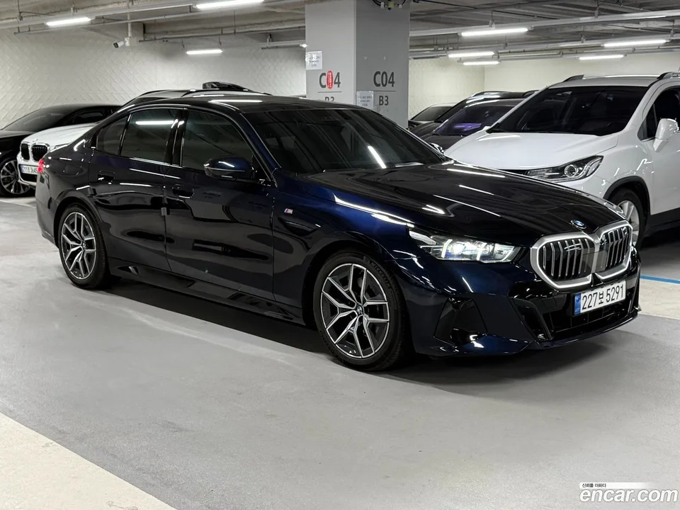 BMW 5 Series 523d M 2024 — миниатюра 2