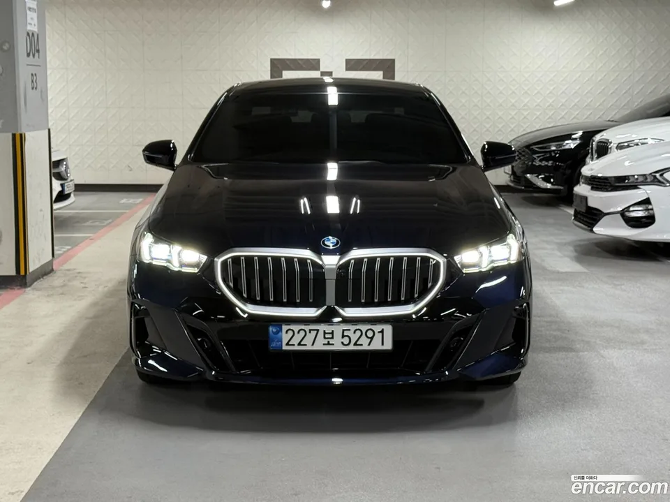 BMW 5 Series 523d M 2024 — фото 1, купить с доставкой в Москву
