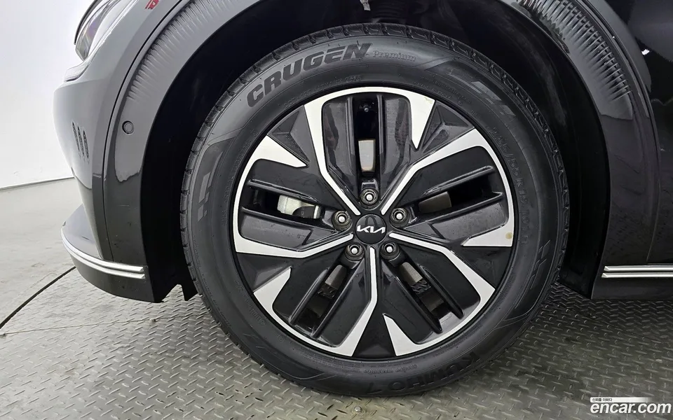 Kia EV6 2023 — миниатюра 2