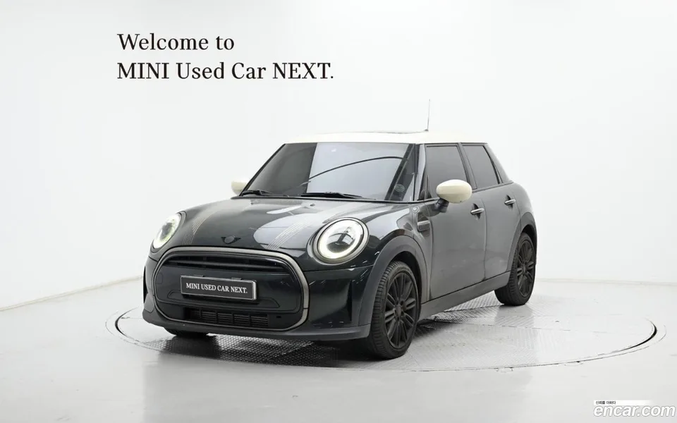 MINI Cooper 5 2022 — фото 1, купить с доставкой в Москву