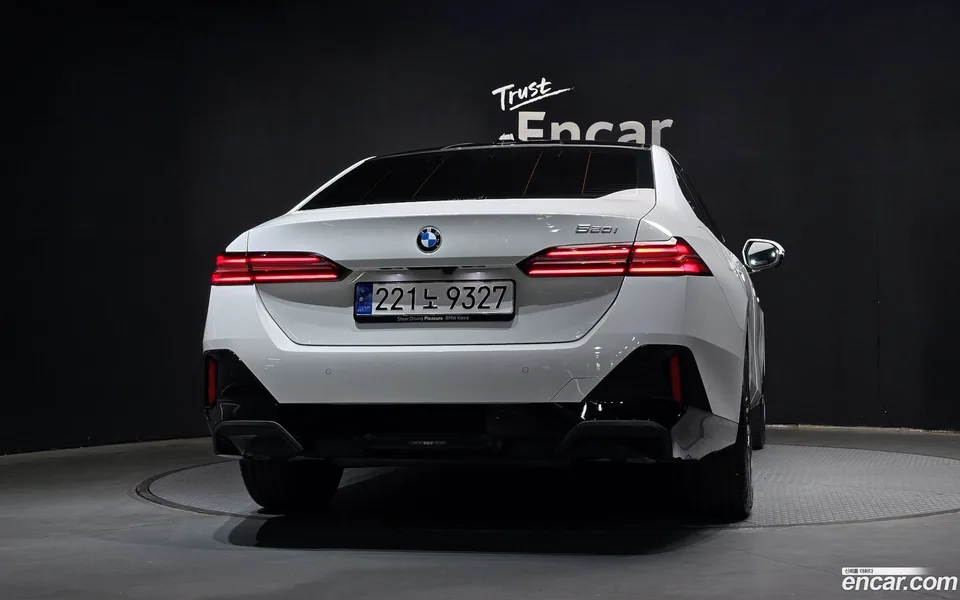 BMW 5 Series 520i M 2024 — thumbnail 4