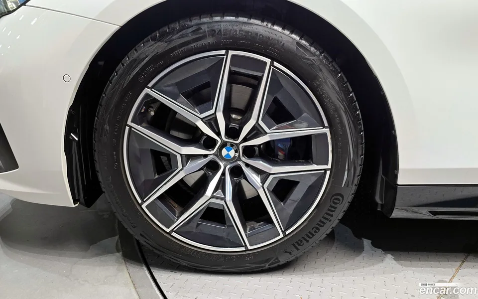 BMW 5 Series 520i M 2024 — thumbnail 5