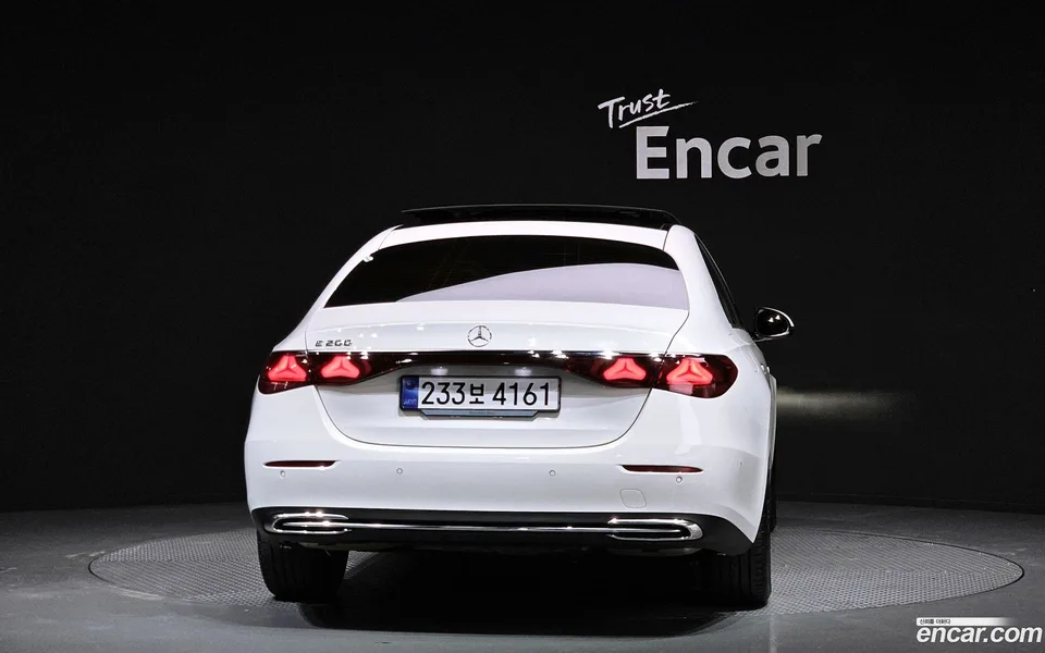 Mercedes-Benz E-Class E200 2025 — миниатюра 4