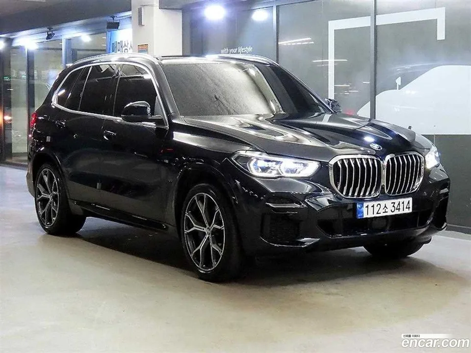 BMW X5 xDrive 40i M 2022 — фото 1, купить с доставкой в Москву