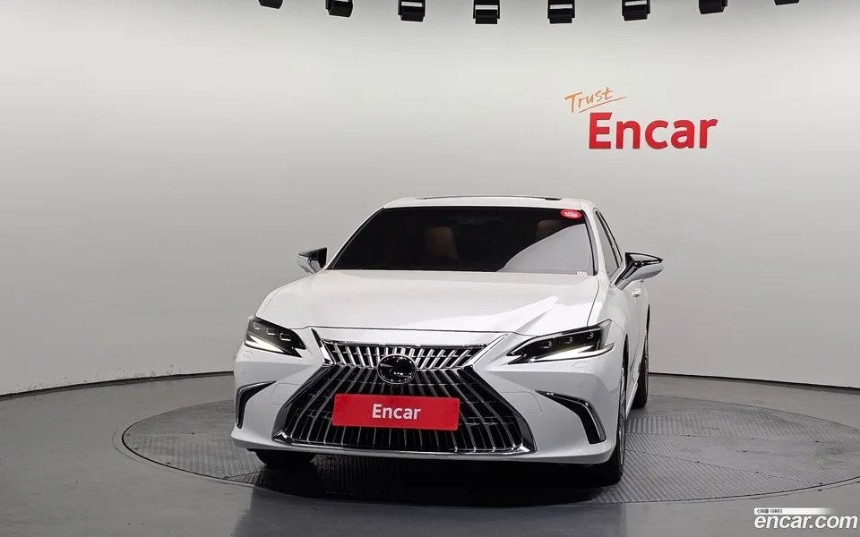Lexus ES 300h 2026 — миниатюра 3