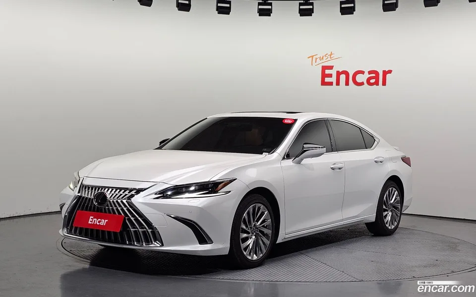 Lexus ES 300h 2026 — фото 1, купить с доставкой в Москву