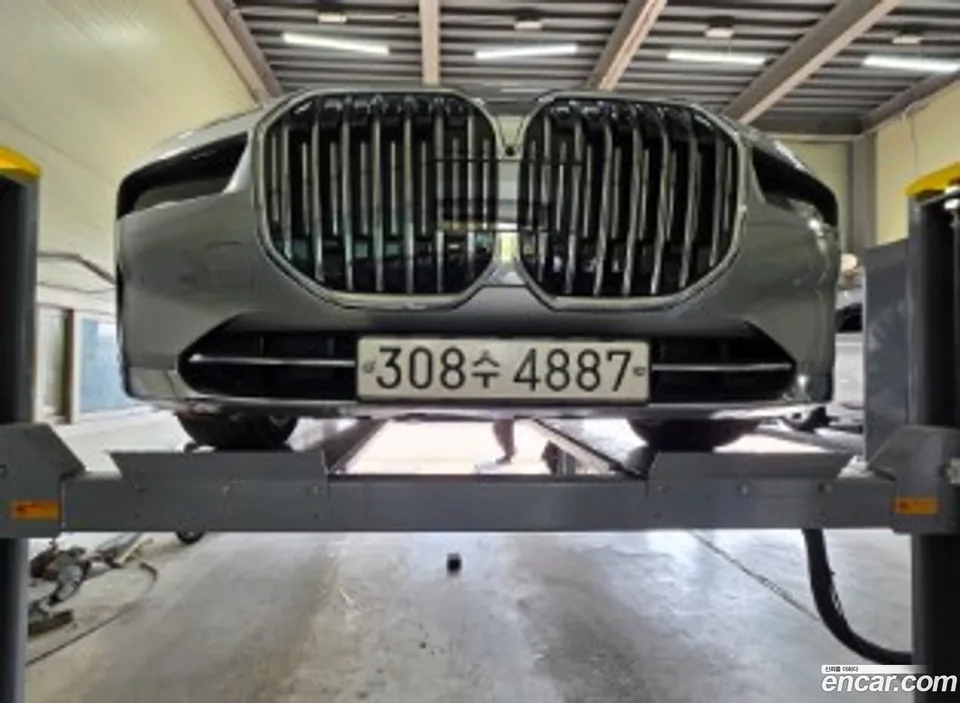 BMW 7 Series 740i sDrive 2023 — фото 1, купить с доставкой в Москву