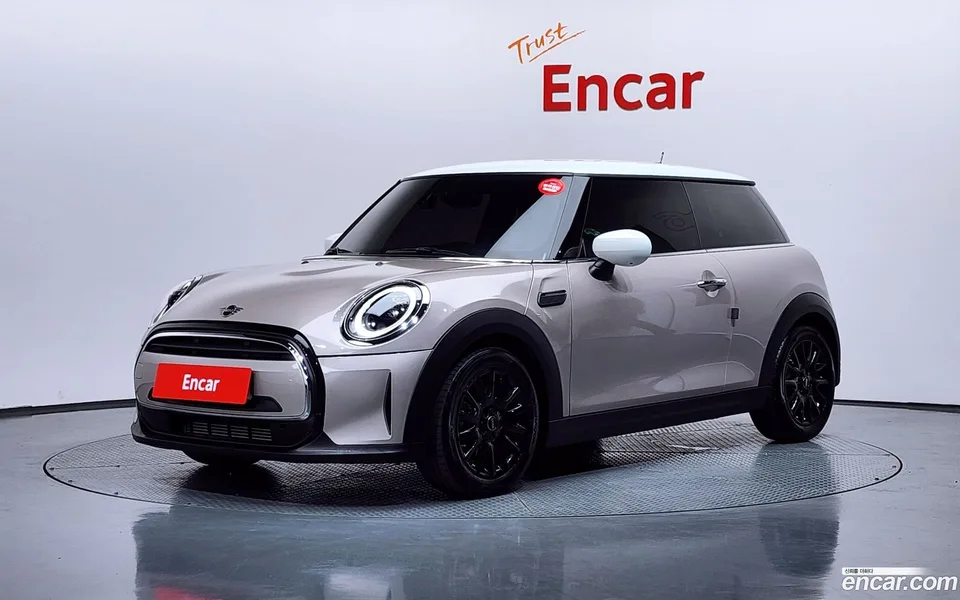 MINI Cooper 2023 — фото 1, купить с доставкой в Москву