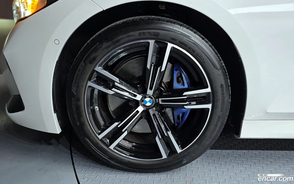 BMW 3 Series 320i M 2024 — миниатюра 2