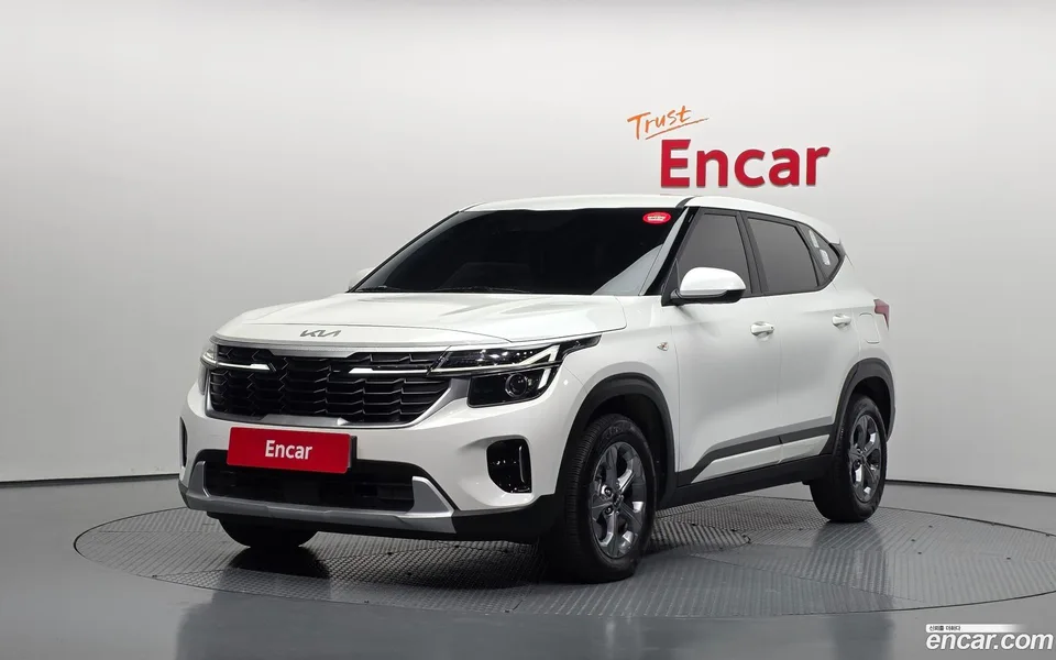 Kia Seltos 1.6 2WD 2024 — фото 1, купить с доставкой в Москву