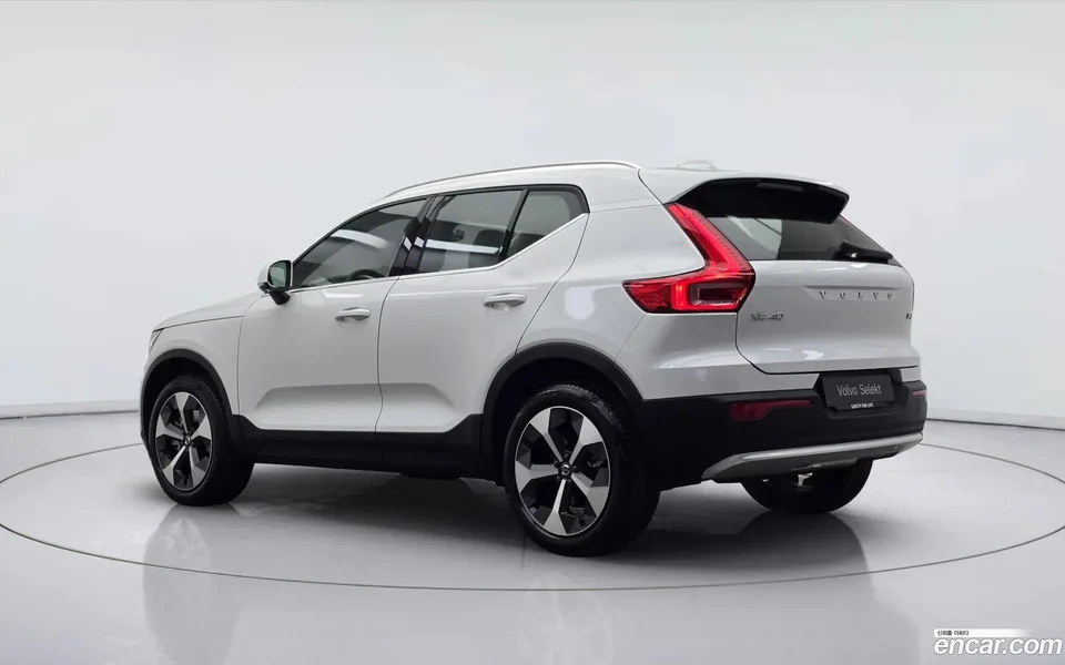 Volvo XC40 B4 2025 — миниатюра 4