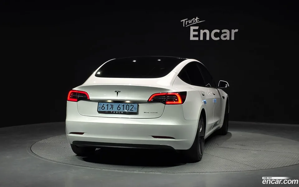 Tesla Model 3 AWD 2022 — миниатюра 4