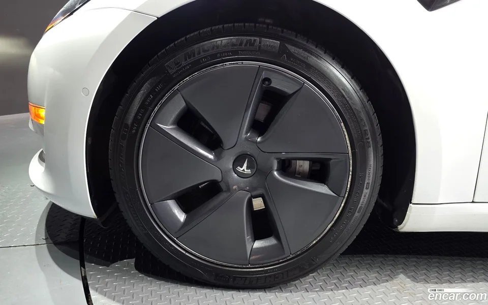 Tesla Model 3 AWD 2022 — миниатюра 5