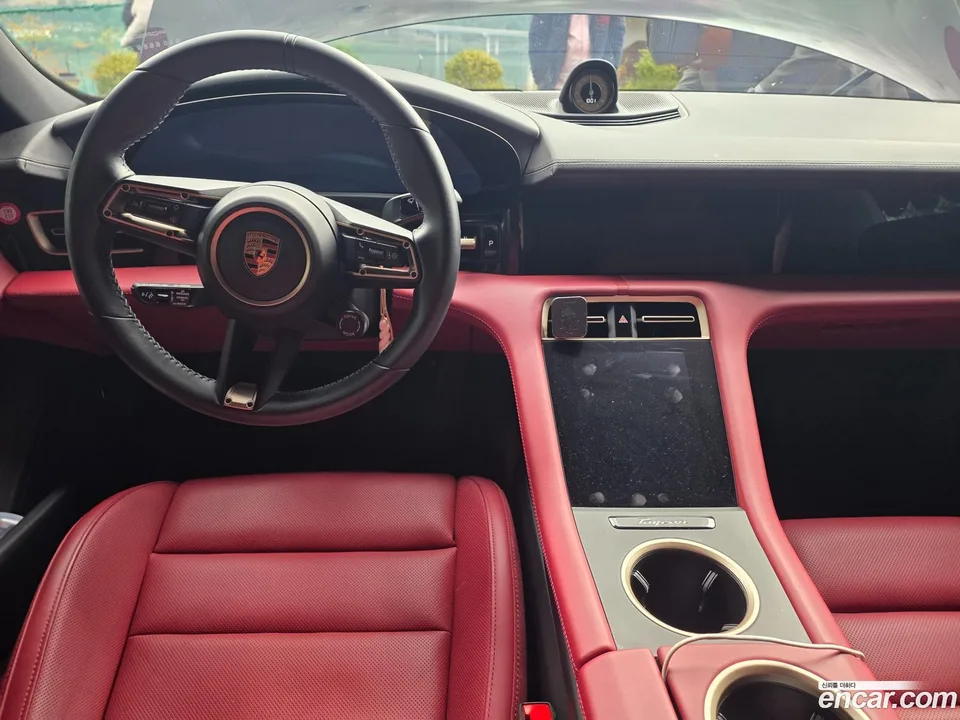 Porsche Taycan 2023 — миниатюра 5