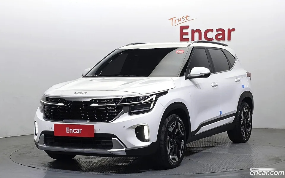 Kia Seltos 2.0 2WD 2023 — фото 1, купить с доставкой в Москву