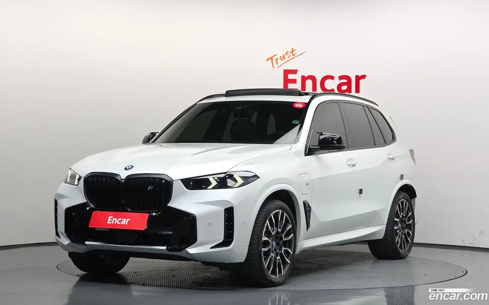 BMW X5 xDrive 50e M 2024 — фото 1, купить с доставкой в Москву