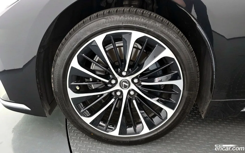 Lexus LS 500h 3.5 AWD 2022 — миниатюра 5
