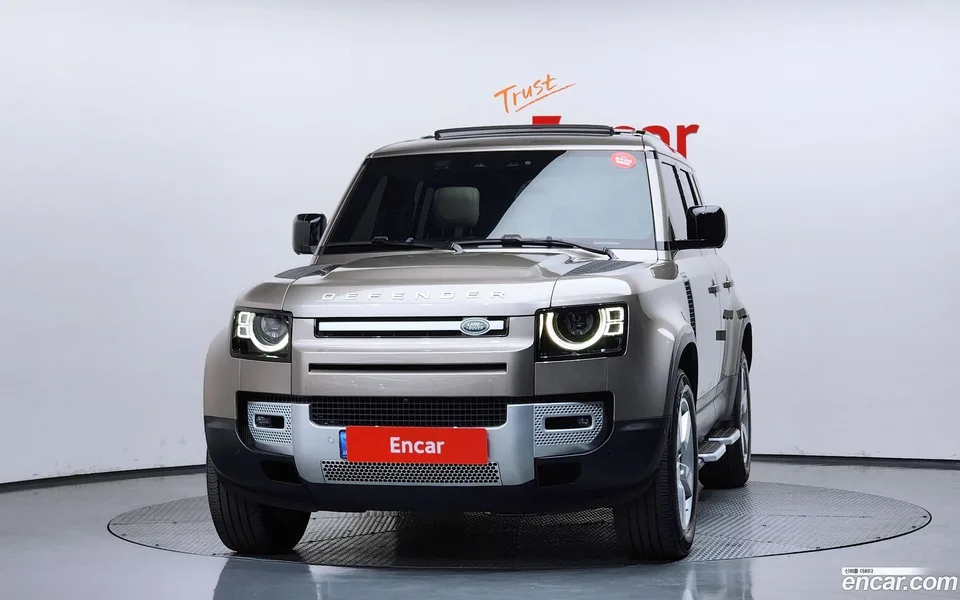 Land Rover Defender 110 D300 HSE 2022 — миниатюра 3