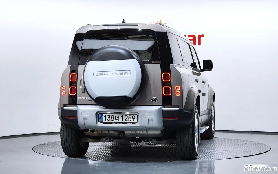 Land Rover Defender 110 D300 HSE 2022 — миниатюра 4