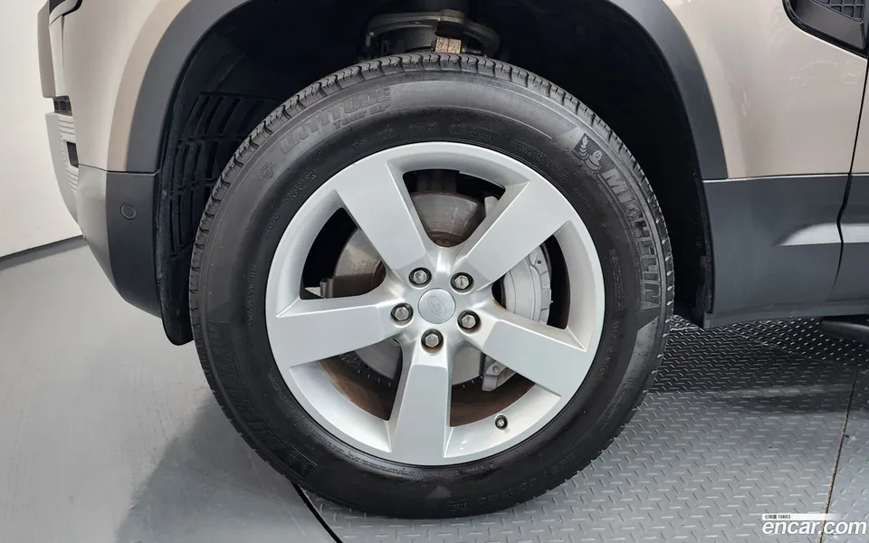 Land Rover Defender 110 D300 HSE 2022 — миниатюра 5