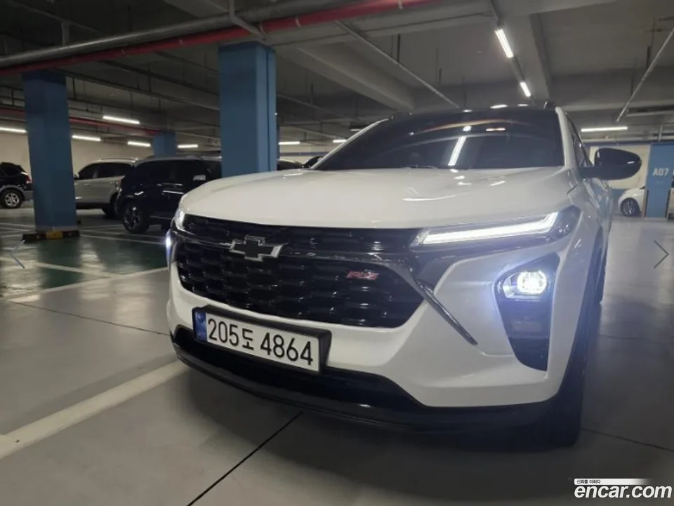 Chevrolet Trax Crossover 1.2 RS 2024 — фото 1, купить с доставкой в Москву
