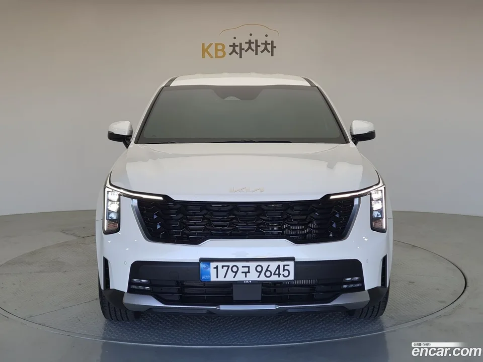 Kia Sorento 2.5T 2WD 2024 — фото 1, купить с доставкой в Москву